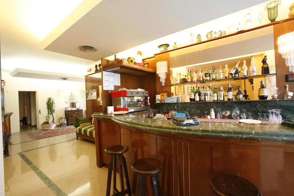 Hotel Tetto Delle Marche - Ristorante Dei Conti Cingoli Εξωτερικό φωτογραφία